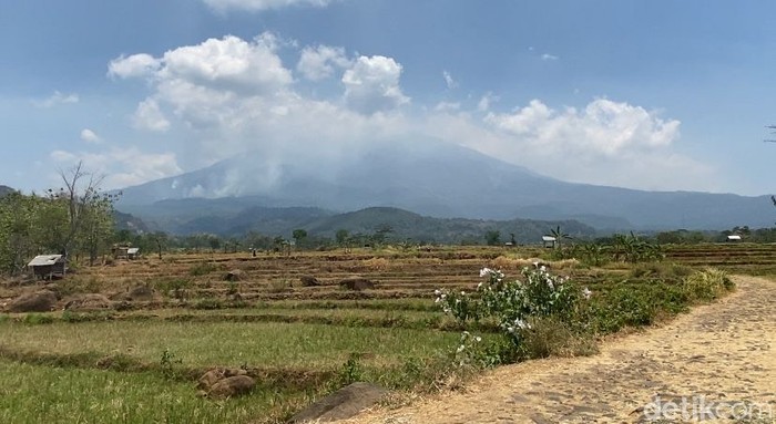 Kondisi terkini Gunung Lawu yang terbakar