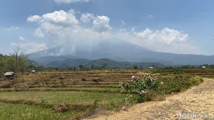 Kondisi terkini Gunung Lawu yang terbakar