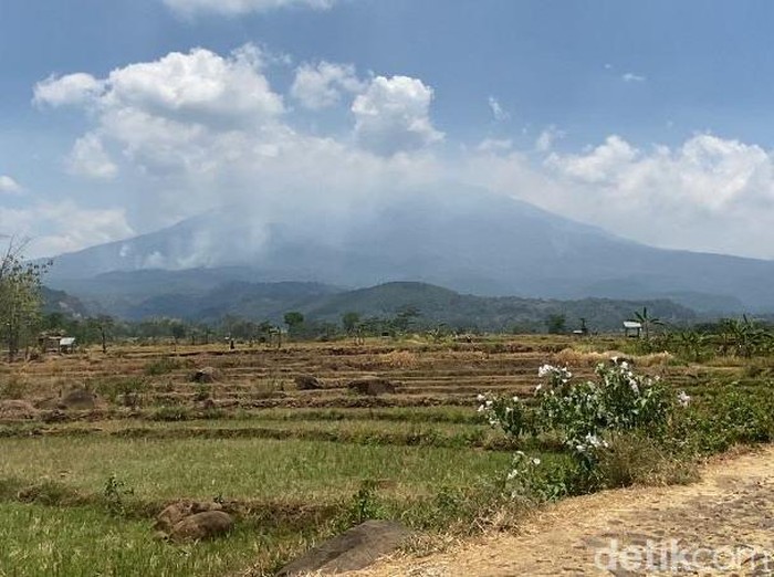 Kondisi terkini Gunung Lawu yang terbakar