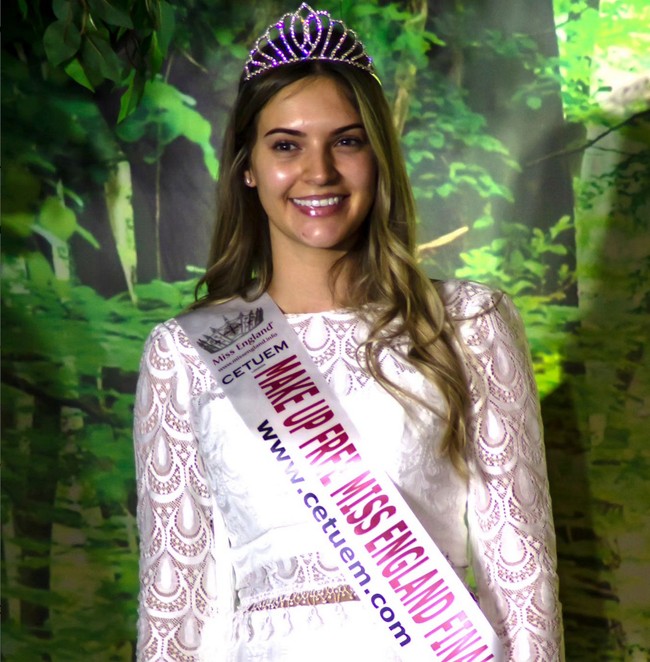 Keluar sebagai pemenang, adalah perawat gigi bernama Natasha Beresford, asal Sheffield, South Yorshire, Inggris.  Foto: Instagram/@missenglandlimited