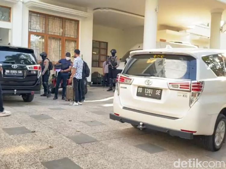 Potret Rumah Mentan Syahrul Yasin Limpo di Makassar Digeledah KPK