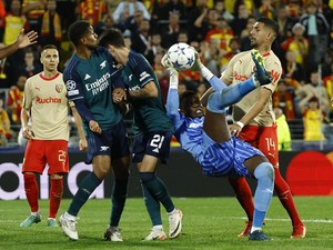 Takluk dari Lens 1-2, Arsenal Tertahan di Posisi Kedua
