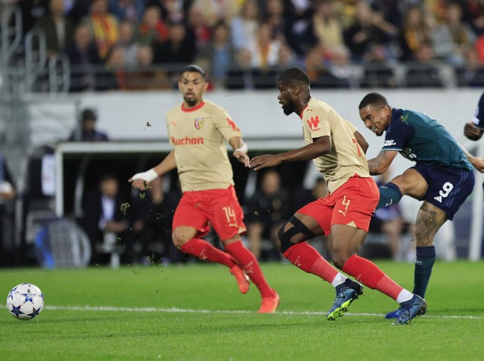 Soccer Football - Champions League - Group B - RC Lens v Arsenal - Stade Bollaert-Delelis, Lens, France - October 3, 2023  Arsenal's Gabriel Jesus scores their first goal REUTERS/Pascal Rossignol