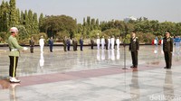Upacara ini dimulai pukul 08:03 WIB dan berlangsung dengan khidmat.