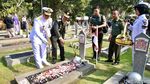 Momen Keluarga Besar TNI Tabur Bunga di TMP Kalibata