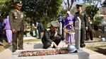 Momen Keluarga Besar TNI Tabur Bunga di TMP Kalibata