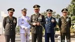 Momen Keluarga Besar TNI Tabur Bunga di TMP Kalibata
