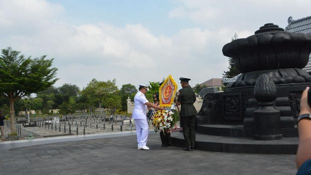 Panglima TNI ziarah makam Jenderal Soedirman dan Menteri Soepeno di TMP Kusumanegara Jogja, Rabu (4/10/2023)