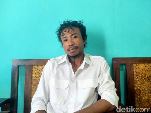 Arifuddin, wartawan korban penganiayaan di Dompu diwawancarai Rabu (4/10/2023).