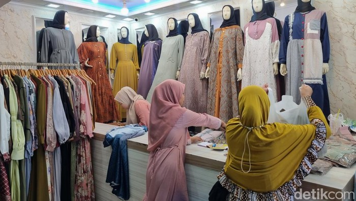 penjual baju pasar kapasan