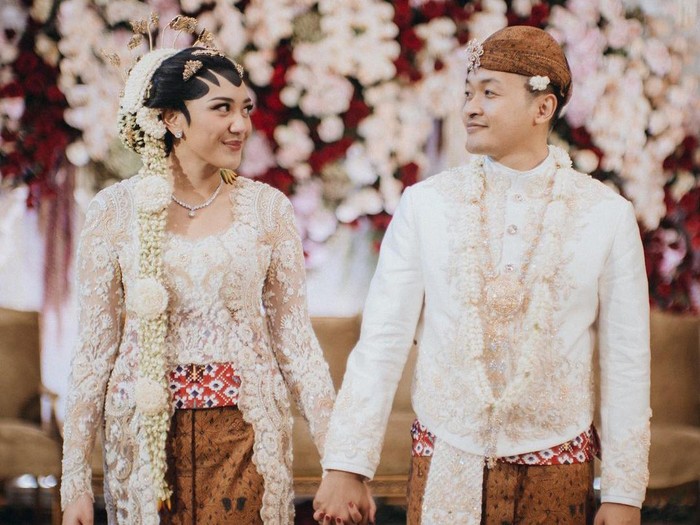 Pernikahan Adat Jawa Putri Tanjung