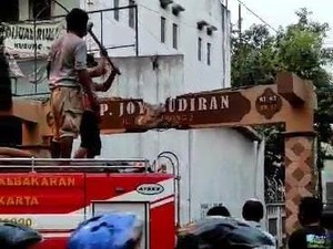 Damkar Terhalang Saat Kebakaran di Solo, Begini Aturan Ketinggian Gapura