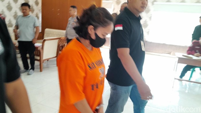 PJL (25) wanita penjual obat terlarang di Sukabumi