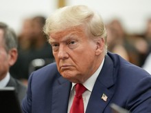 Bruce Springsteen Acungkan Jari Tengah ke Trump, Dibalas Ancaman Bruce Springsteen Acungkan Jari Tengah ke Trump, Dibalas Ancaman
