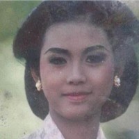 Pada penuturannya ketika menjadi bintang tamu di channel YouTube Helmy Yahya, Soimah mengaku tak menyelesaikan kuliahnya karena fokus bekerja. Saat itu dirinya laris manis menjadi sinden wayang kulit. Foto: Instagram/@showimah