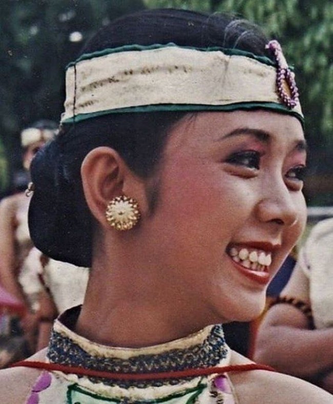 Paras cantik Soimah sendiri rupanya sudah terlihat sejak dulu. Tampil dengan pulasan makeup, penampilan Soimah terlihat menawan. Foto: Instagram/@showimah