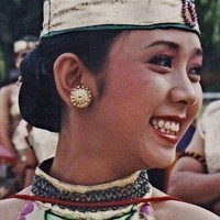 Paras cantik Soimah sendiri rupanya sudah terlihat sejak dulu. Tampil dengan pulasan makeup, penampilan Soimah terlihat menawan. Foto: Instagram/@showimah