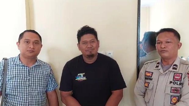 Sopir truk, Joko Susilo, meminta maaf usai videonya melarang anak masuk polisi saay ditilang heboh.