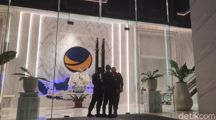 Suasana NasDem Tower saat Menteri Pertanian (Mentan) Syahrul Yasin Limpo sudah tiba di Indonesia (Yogi Ernes/detikcom)