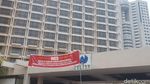 Begini Penampakan Spanduk Pengosongan yang Membentang di Hotel Sultan