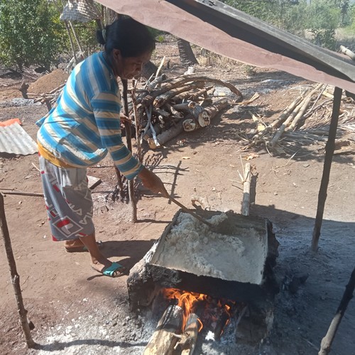 Tempat pembuatan garam di Kolidatang, Kecamatan Tanjung Bunga, Kabupaten Flores Timur (NTT). (Arnoldus Yurgo Purab/detikBali)