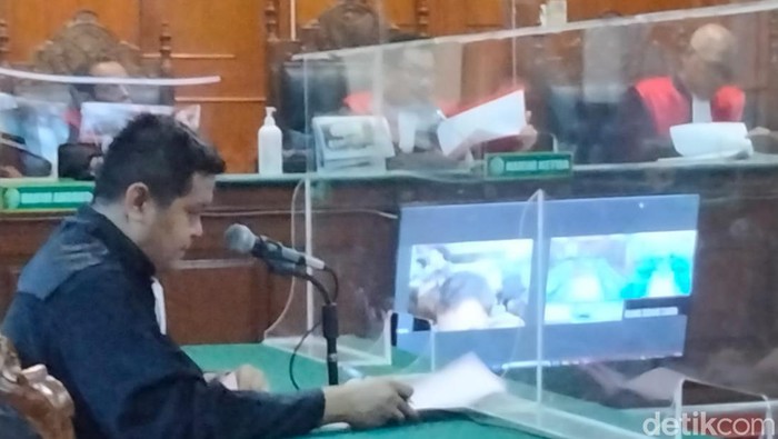 Vonis Susanto dokter gadungan PHC Surabaya