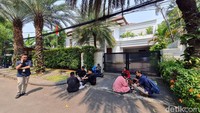 Menurutnya, Puan dan tokoh-tokoh bangsa berkomitmen menghadapi pilpres dengan damai.  