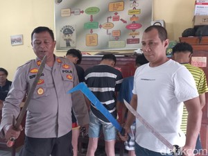 4 Remaja di Jambi Hendak Tawuran Ditangkap, 6 Bilah Sajam Disita