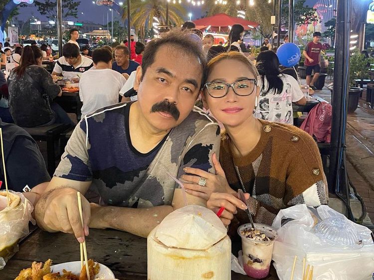 Adam Suseno Punya Akun Instagram, Ini Momennya Kuliner Bareng Inul