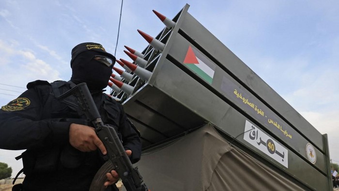 Palestinian militants of the Islamic Jihad movement participate in an anti-Israel military parade marking the 36th anniversary of the movements foundation in Gaza City, October 4, 2023. (Photo by Mahmud HAMS / AFP)