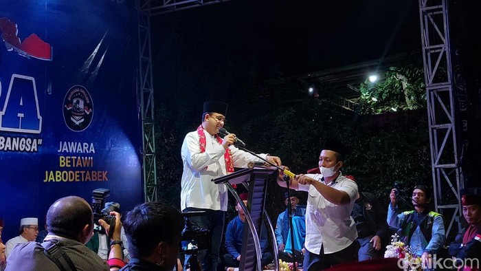 Anies Baswedan meminta relawan ikut serta menjaga keamanan dan ketertiban di lokasi tempat pemungutan suara (TPS). (Rumondang N/detikcom)