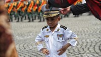 Beberapa bahkan tampil lengkap mengenakan seragam TNI.