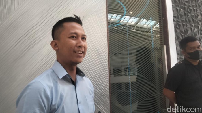 Aryo, perwakilan dari Blackhole KTV yang mengaku tidak tahu apa-apa soal penganiayaan Dini oleh kekasihnya R, anak anggota DPR RI.