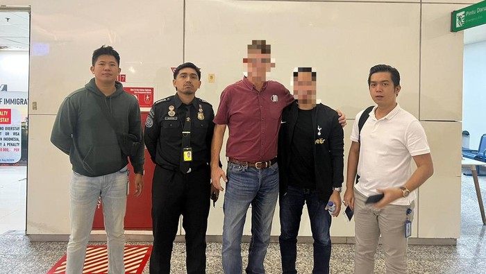 Bule Australia Dideportasi Bule Australia dideportasi ke negaranya setelah jalani hukuman di Lapas Kerobokan, Kamis (5/10/2023).