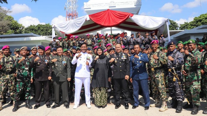 Bupati Ipuk memperingati HUT ke-78 TNI