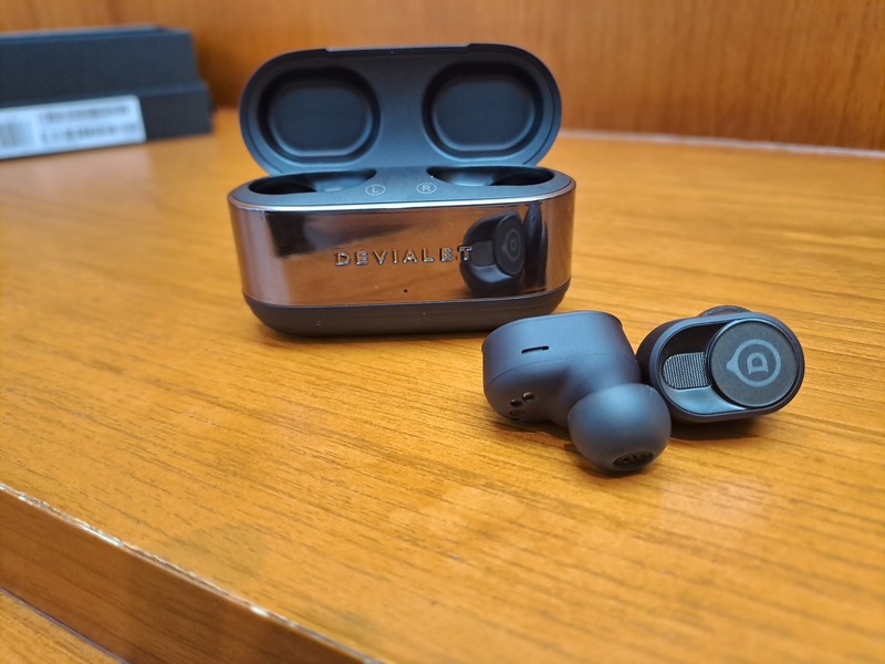 Devialet baru saja meluncurkan earbuds Gemini II. Salah satu variannya, Opera, memiliki lapisan emas 22 karat. Berapa harganya?