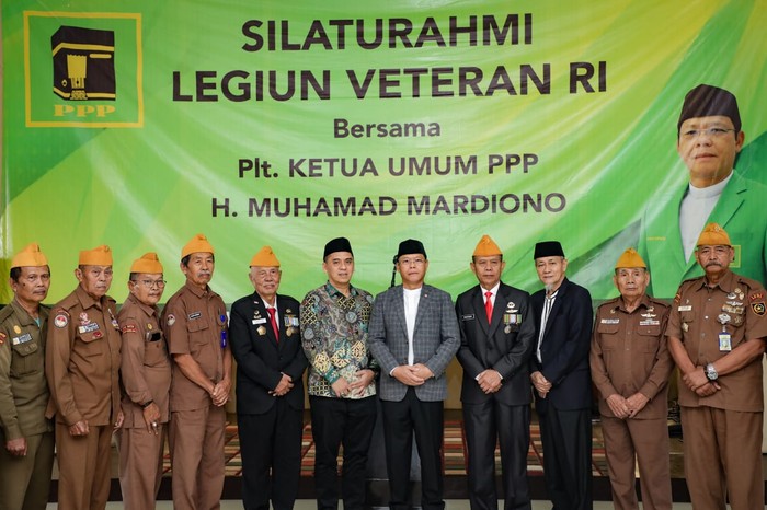 Dukung Kesejahteraan, Ketum PPP Ajak Makan Bersama Para Vetaran