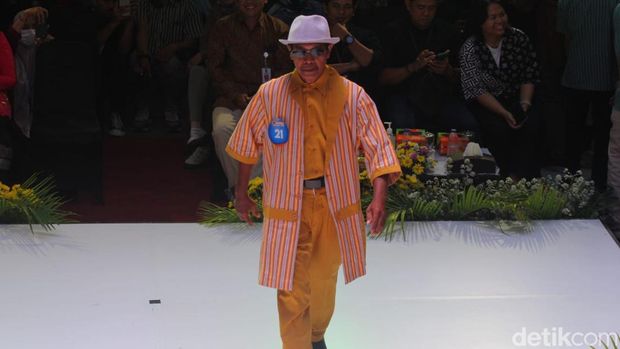 Para pedagang dari 29 pasar di Kota Jogja ikut dalam acara peragaan busana di Pasar Beringharjo, Jogja, Kamis (5/10/2023).