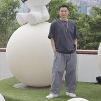 “Bahkan Andy Lau saja memaksa dirinya untuk tak makan nasi selama 10 tahun agar ia tetap bugar. Menjadi selebriti memang terlihat glamor di permukaannya, namun sulit dibayangkan betapa kerasnya upaya mereka di balik itu semua, tulis Wong Jing di akun Weibonya. Foto: Dok. Instagram @andylauox