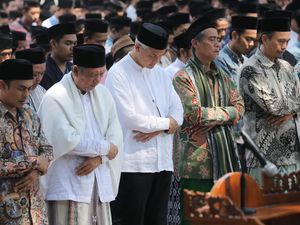 Di Ponpes Al-Ittihad Cianjur, Ganjar Salat Istisqa Bareng Kiai & Santri