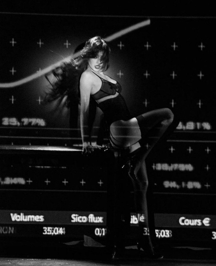Gaya seksi Lisa BLACKPINK tampil di Crazy Horse Paris Gaya seksi Lisa BLACKPINK tampil di Crazy Horse Paris
