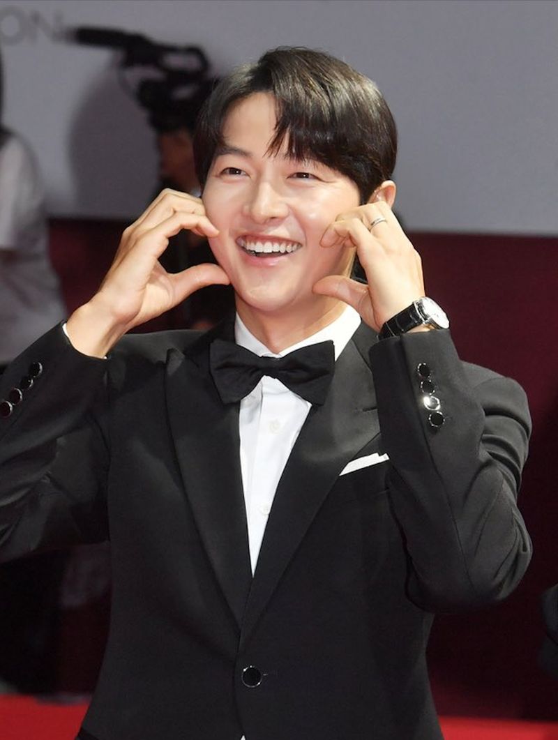 Gaya Song Joong Ki di Busan International Film Festival 2023 Gaya Song Joong Ki di Busan International Film Festival 2023