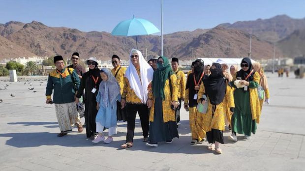 Gus Mus dan Rombongannya saat umrah, September 2023.