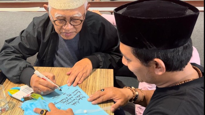 Gus Mus dan Rombongannya saat umrah, September 2023.