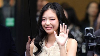 7 Gaya Jennie BLACKPINK Bikin Gemas Bak Boneka di Paris Fashion Week 2023