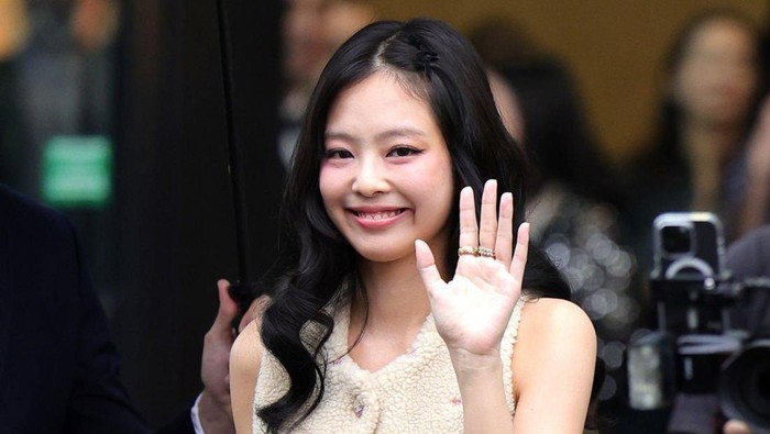 Jennie BLACKPINK di Paris Fashion Week 2023
