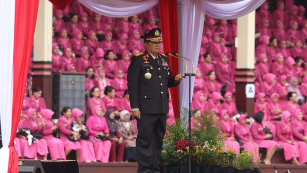 Kalemdiklat Polri Komjen Pol Purwadi Arianto melantik 2.176 perwira Polri.