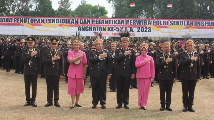Kalemdiklat Polri Komjen Pol Purwadi Arianto melantik 2.176 perwira Polri.