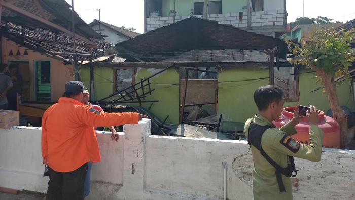 Kondisi rumah terbakar di Kampung Gajahan RT 02/II, Kelurahan Gajahan, Kecamatan Pasar Kliwon, Kota Solo, Kamis (5/10/2023).