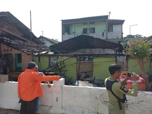 Kompor Meledak Saat Masak, Rumah di Gajahan Solo Ludes Terbakar